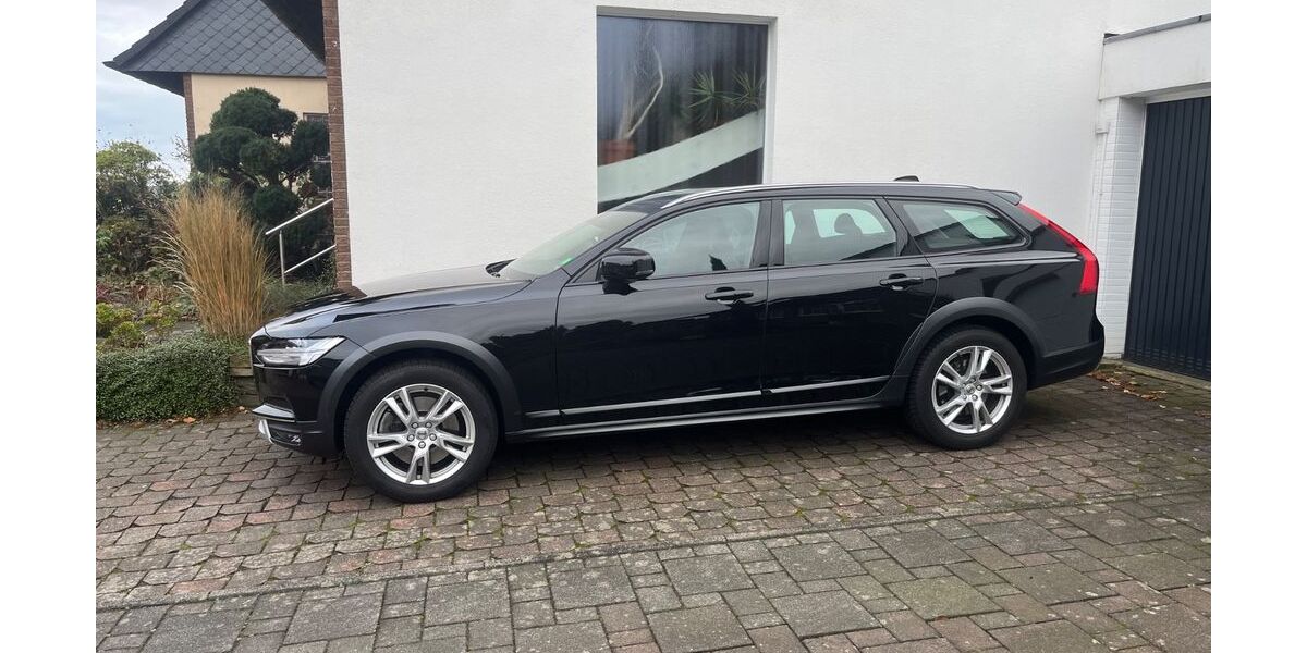 Volvo V90 Cross Country 54.000 km 30.500 &euro; Mettmann 40822