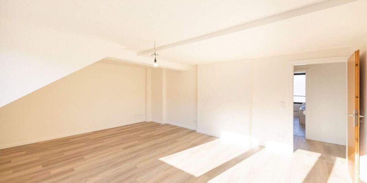 Etagenwohnung Düsseldorf Flingern Nord - 2 Zimmer, 82 m&sup2;, 1.330&euro; | Angebot:25745721