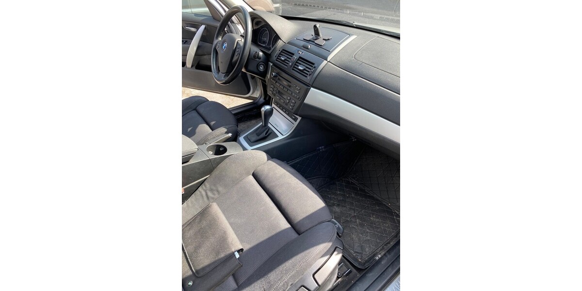 BMW X3 xDrive20d Aut/PANORAMA.SPORTSITZE:18-ZOLL.P 223.000 km 2.990 &euro; Hilden 40721