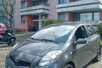 Toyota Yaris 238.696 km 2.500 &euro; köln 51107