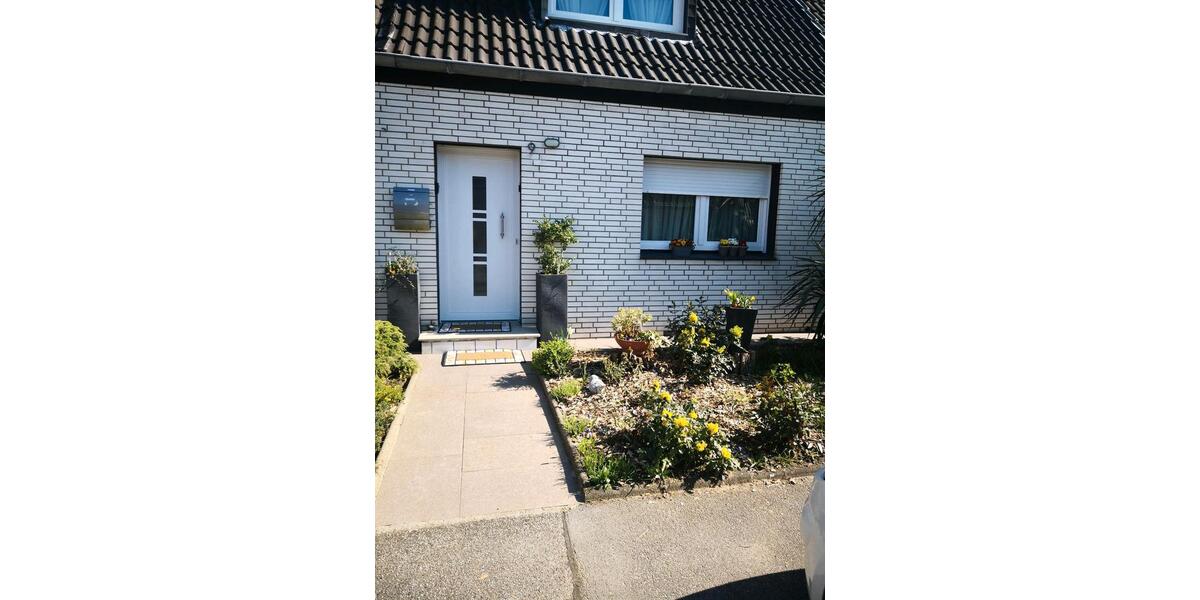 Einfamilienhaus Hilden - 5 Zimmer, 90 m&sup2;, 3.300&euro; | Angebot:25852142