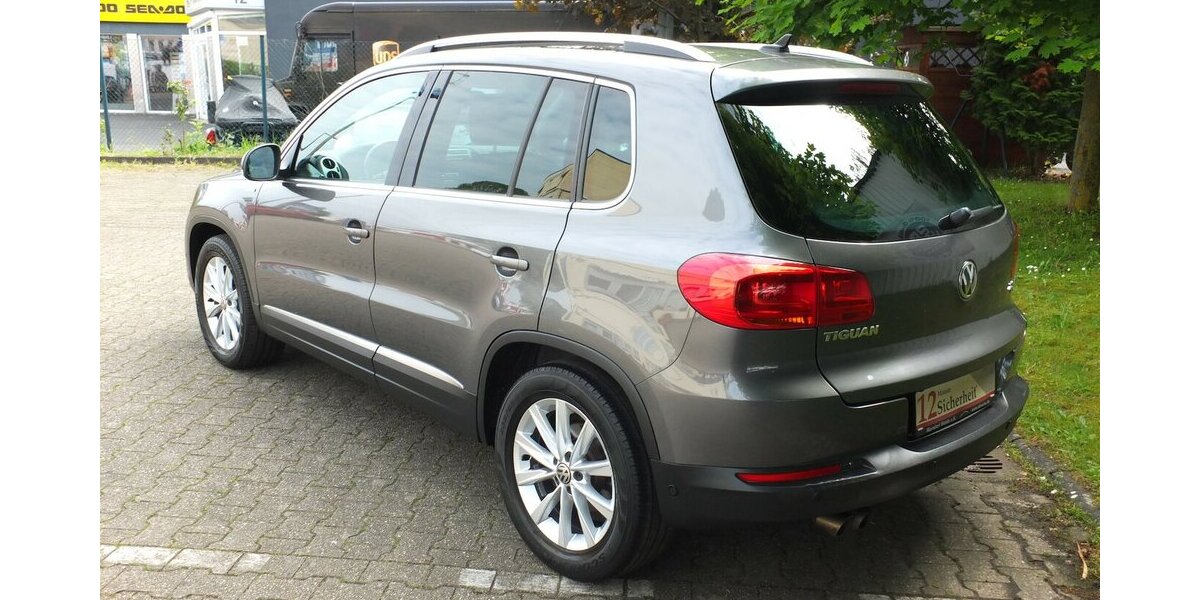 VW Tiguan LIFE NAVI AHK PARKPILOT SHZ BLUETOOTH 124.710 km 11.904 &euro; Köln 50858