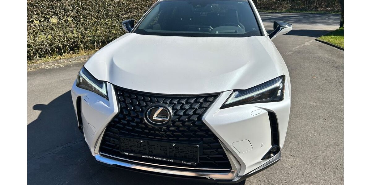 Lexus UX 21.247 km 31.999 &euro; Kürten 51515