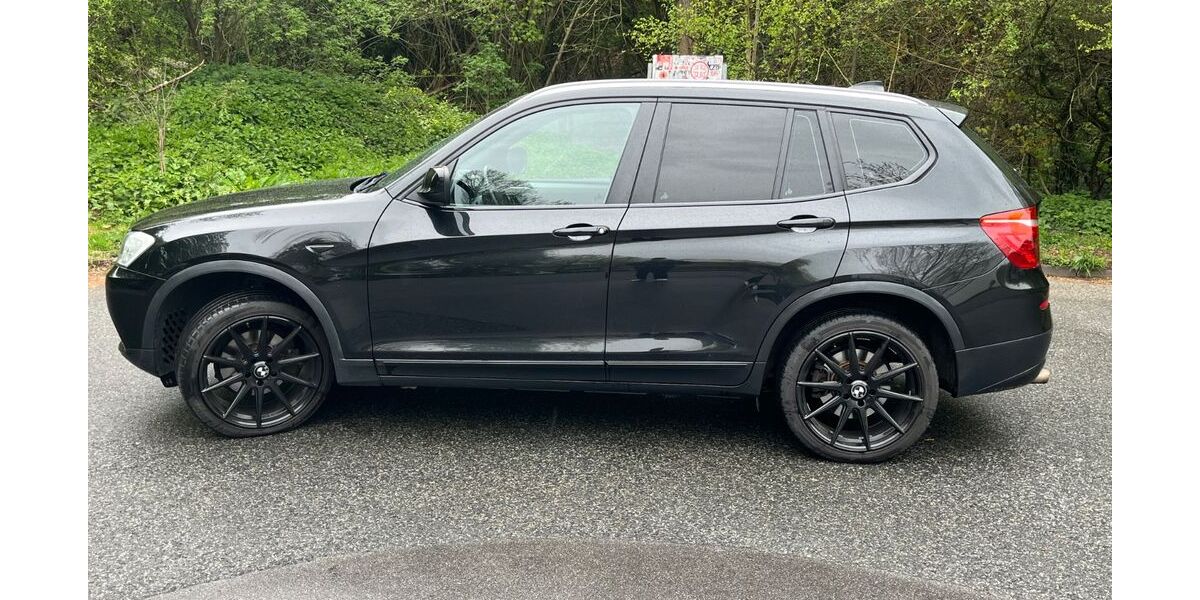 BMW X3 180.000 km 12.550 &euro; Solingen 42651