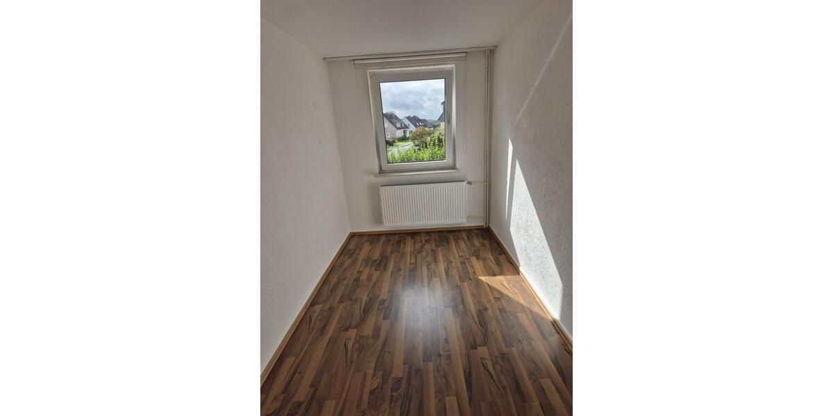 Erdgeschoßwohnung Remscheid Lüttringhausen - 3 Zimmer, 92 m&sup2;, 1.220&euro; | Angebot:25054986