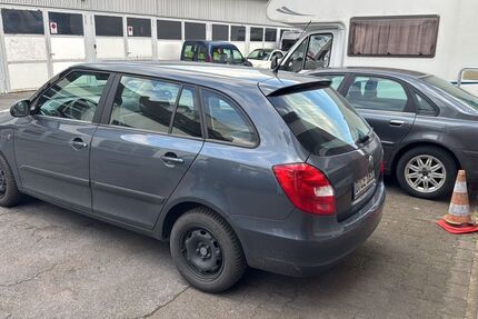 Skoda Fabia 90.200 km 6.550 &euro; Düsseldorf 40595