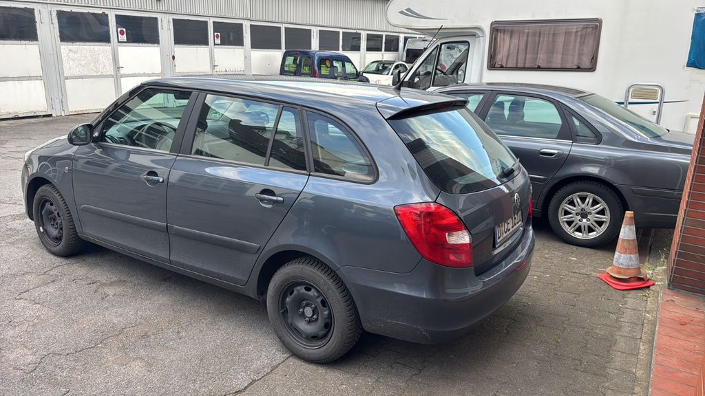 Skoda Fabia 90.200 km 6.550 &euro; Düsseldorf 40595