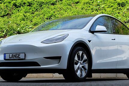 Tesla Model Y 25.600 km 32.880 &euro; Köln 50996