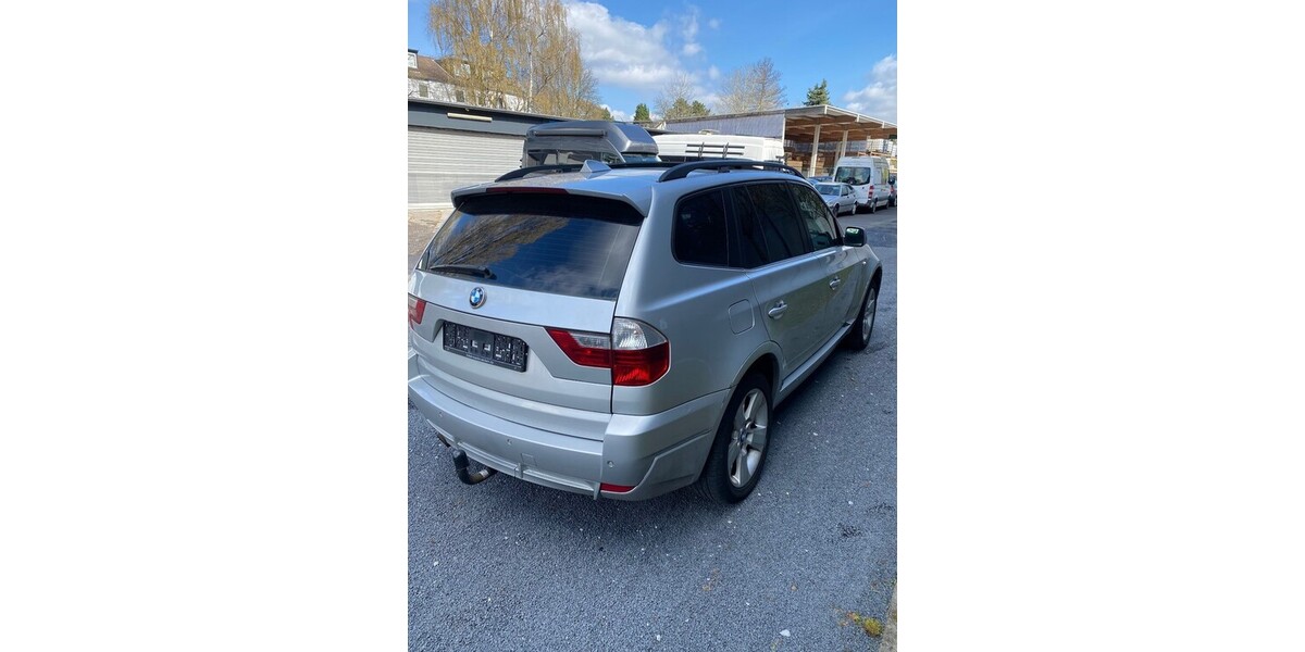 BMW X3 xDrive20d Aut/PANORAMA.SPORTSITZE:18-ZOLL.P 223.000 km 2.990 &euro; Hilden 40721