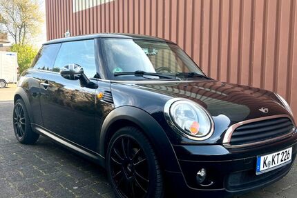 Mini Cooper 67.500 km 7.490 &euro; Köln 51149
