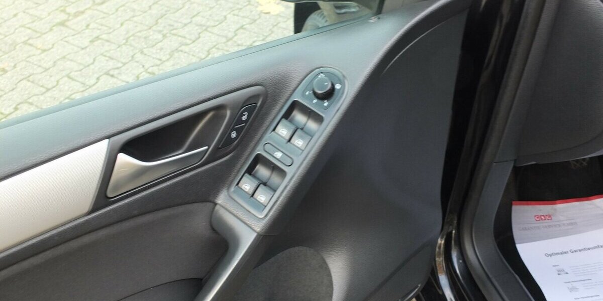 VW Golf 1.6TDi TEAM KLIMAAUTOMATIK 5-türig 159.855 km 6.904 &euro; Köln 50858