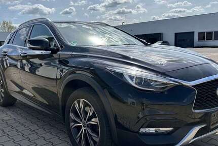 INFINITI Q30 83.000 km 13.990 &euro; Düsseldorf 40549