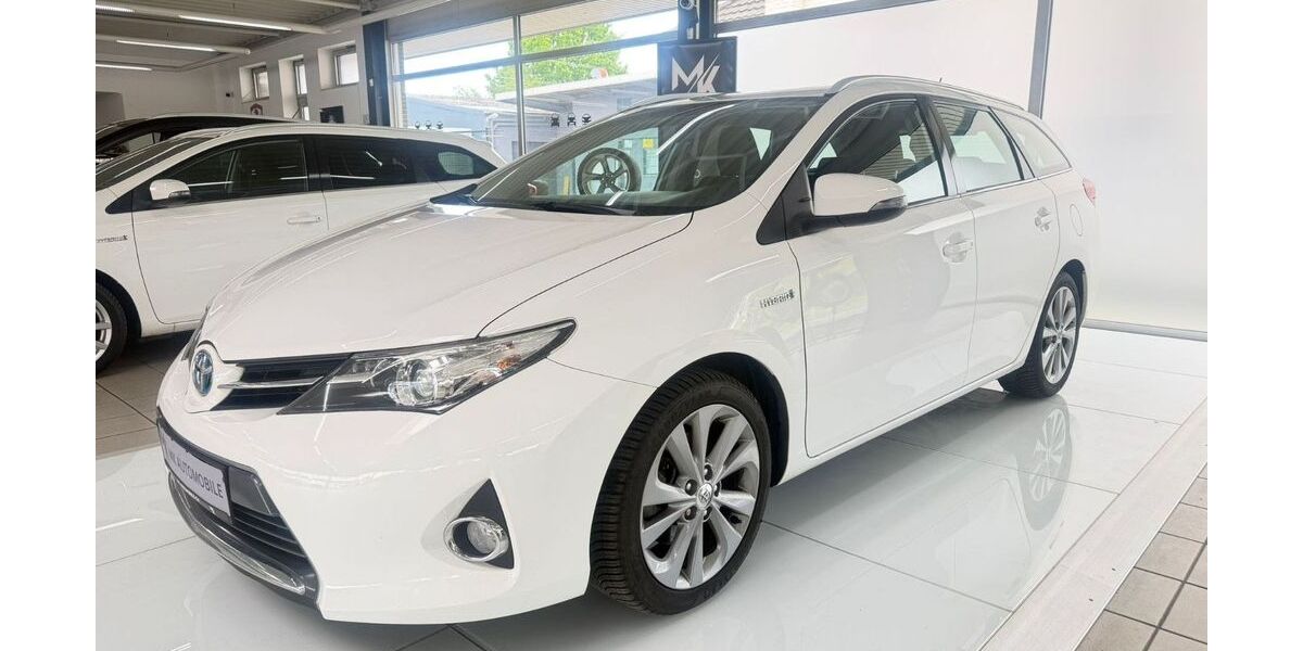 Toyota Auris 121.142 km 10.900 &euro; Grevenbroich 41515