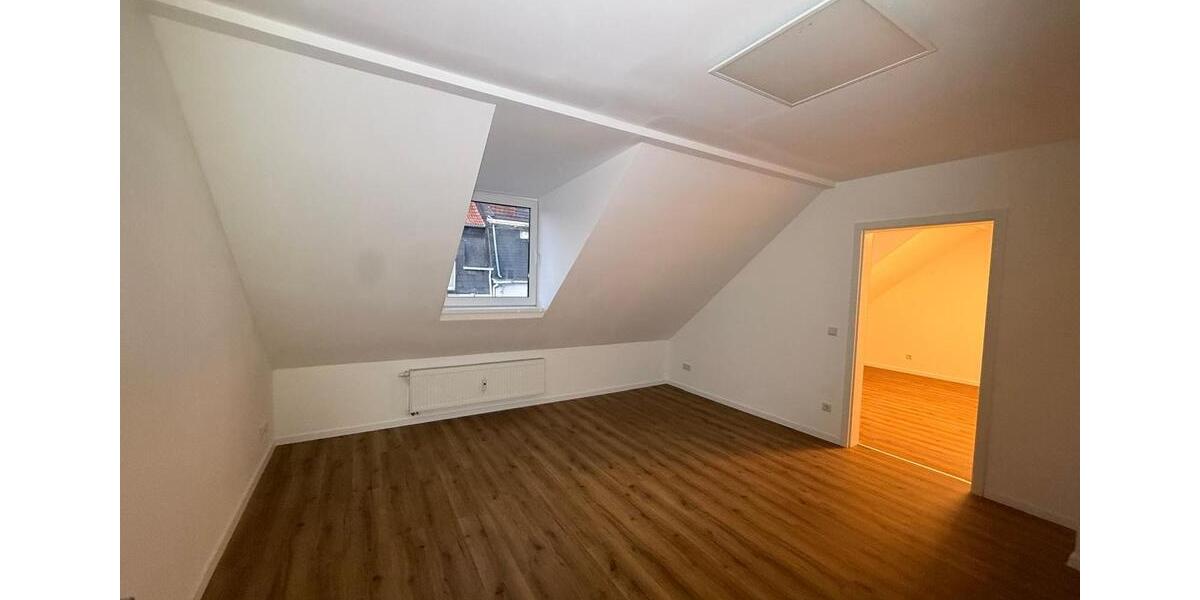 Dachgeschoßwohnung Wuppertal Gemarkung Langerfeld - 4 Zimmer, 100 m&sup2;, 850&euro; | Angebot:25921624
