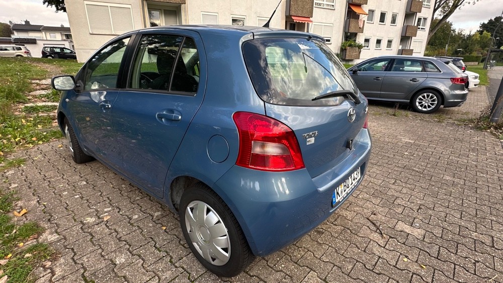 Toyota Yaris 157.400 km 2.700 &euro; Köln 50667