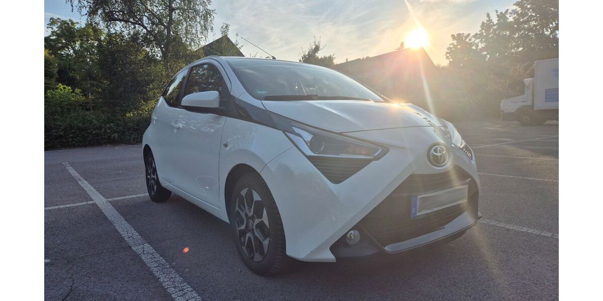 Toyota Aygo (X) 95.000 km 9.790 &euro; Mülheim an der Ruhr 45472