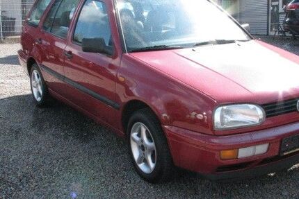 VW Golf Sportsvan 95.900 km 3.850 &euro; Radevormwald 42477