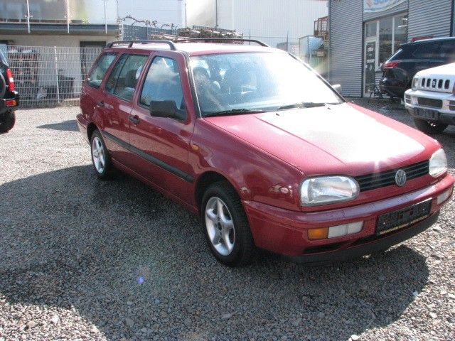 VW Golf Sportsvan 95.900 km 3.999 &euro; Radevormwald 42477