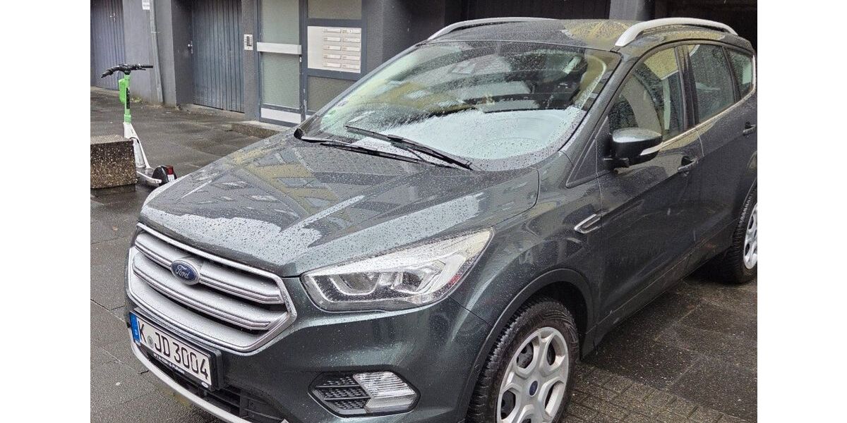 Ford Kuga 90.800 km 12.600 &euro; Köln 50765