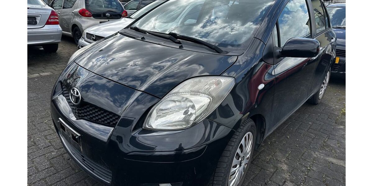 Toyota Yaris 183.000 km 2.999 &euro; Köln 51145
