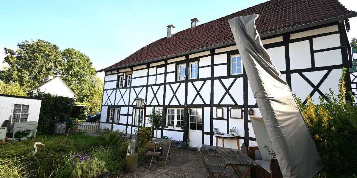 Einfamilienhaus Solingen Aufderhöhe - 7 Zimmer, 200 m&sup2;, 299.000&euro; | Angebot:26279128