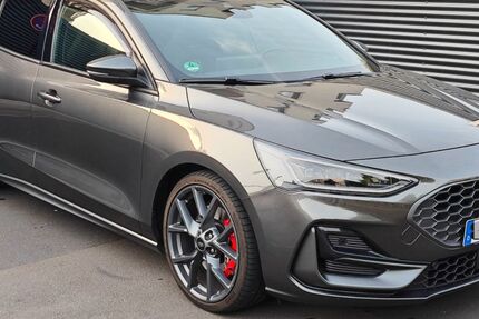 Ford Focus 33.000 km 32.600 &euro; Köln 50735