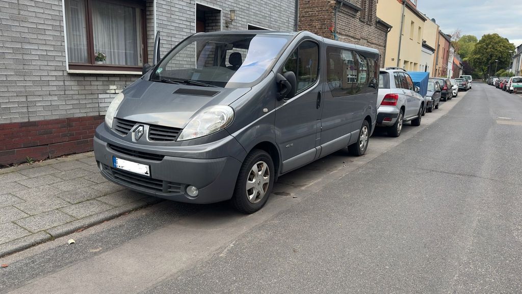 Renault Trafic 128.300 km 15.600 &euro; Köln 50858