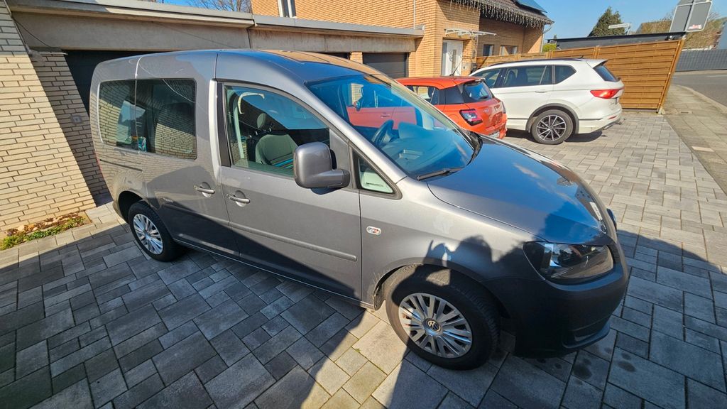 VW Caddy 114.000 km 8.699 &euro; Neuss 41470