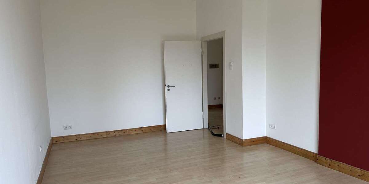 Etagenwohnung Düsseldorf Düsseltal - 3 Zimmer, 100 m&sup2;, 1.300&euro; | Angebot:25807217