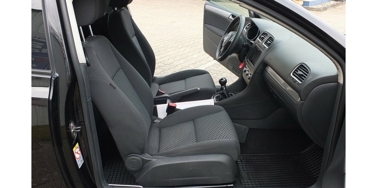 VW Golf 1.4i TRENDLINE KLIMAANLAGE SPORT-LMF SHZ 132.895 km 6.298 &euro; Köln 50858