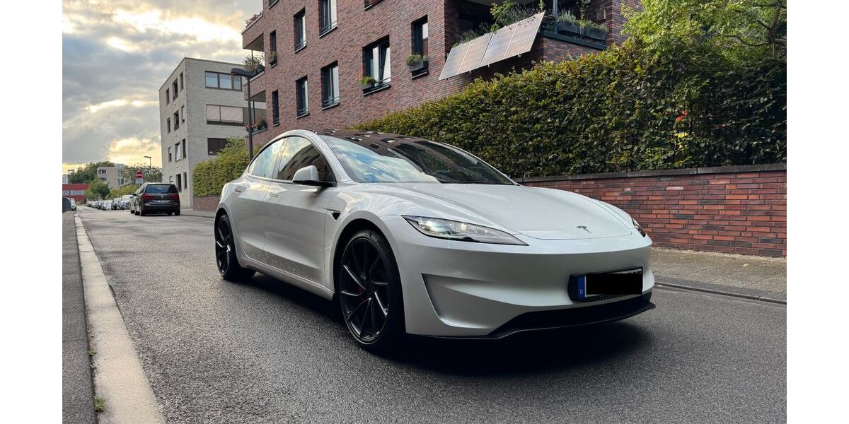 Tesla Model 3 31.493 km 56.400 &euro; Leverkusen 51379
