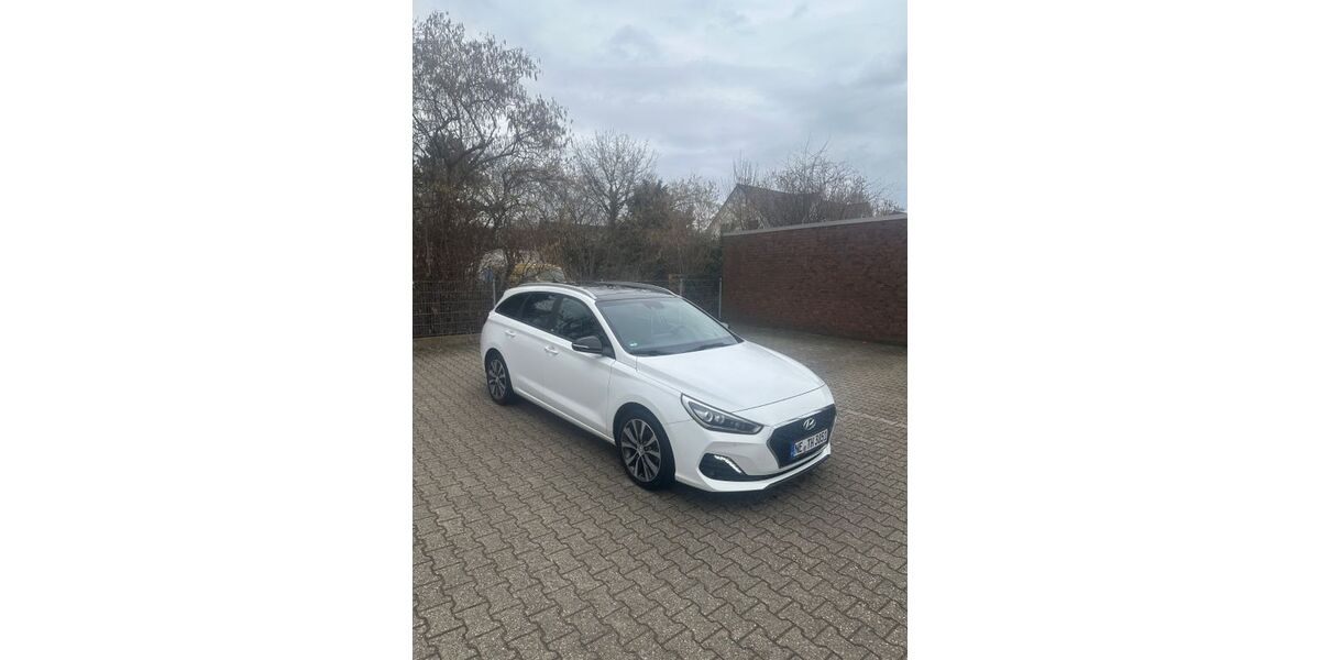Hyundai i30 98.000 km 15.400 &euro; Grevenbroich 41515