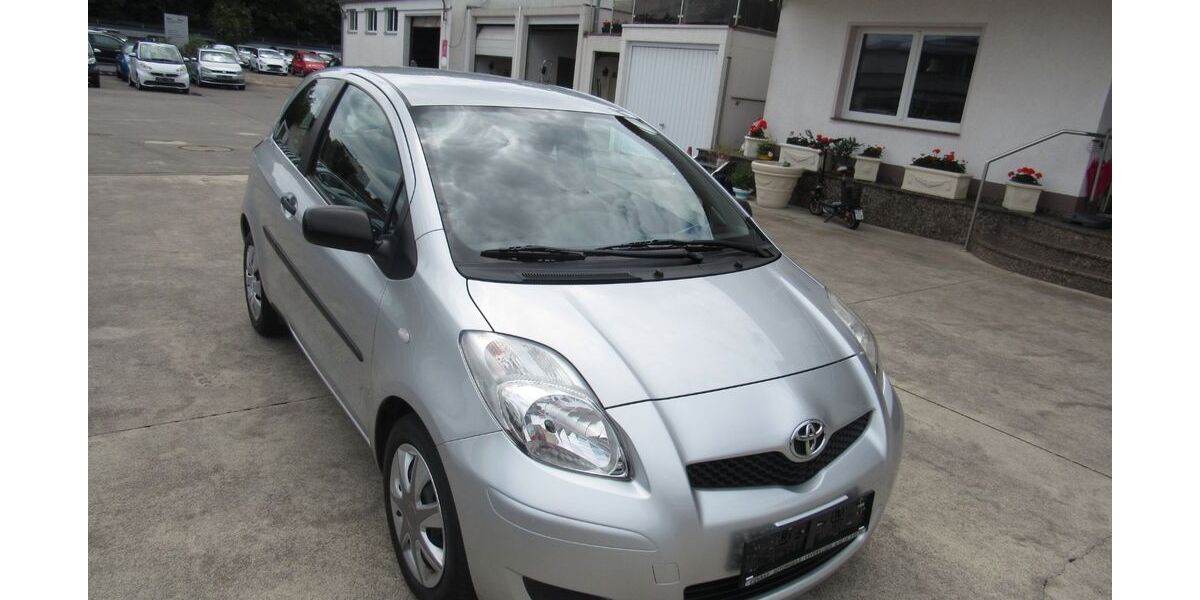 Toyota Yaris 73.500 km 6.400 &euro; Leverkusen 51371