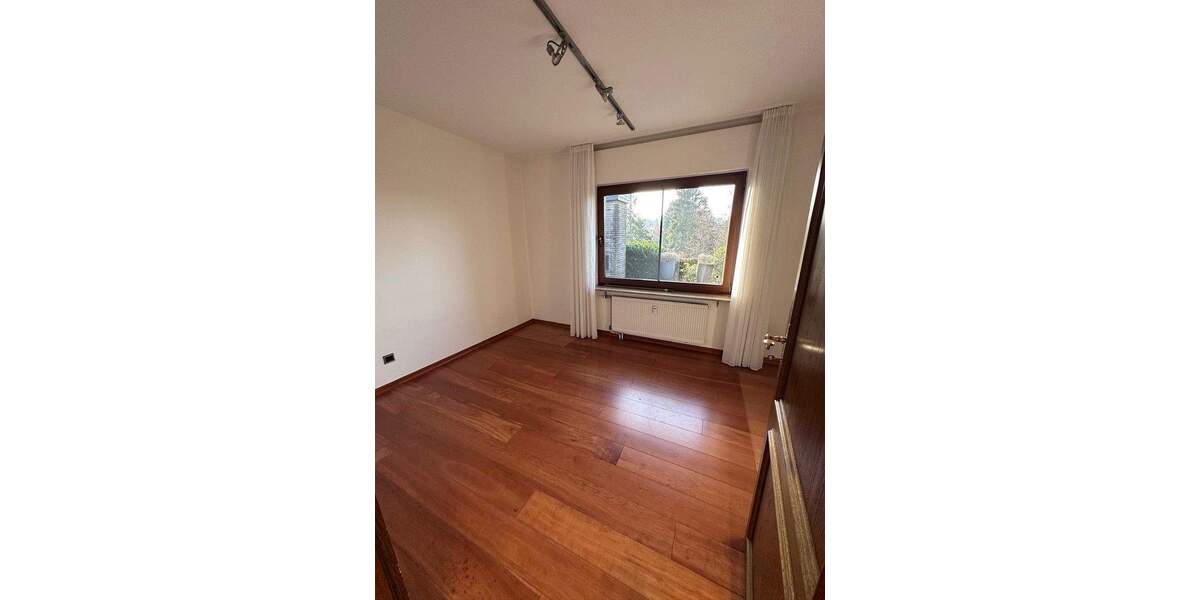 Bungalow Solingen Gräfrath - 6 Zimmer, 236 m&sup2;, 675.000&euro; | Angebot:25755949