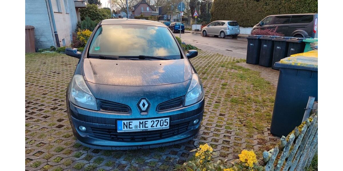 Renault Clio 132.512 km 2.500 &euro; Grevenbroich 41515
