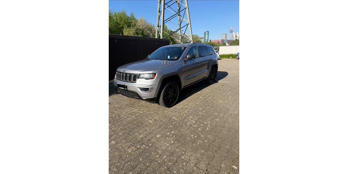 Jeep Grand Cherokee 132.000 km 20.999 &euro; Düsseldorf 40221
