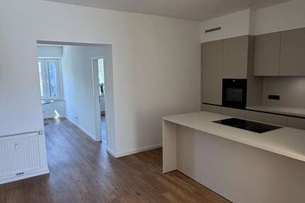 Wohnung LANGENFELD - 2 Zimmer, 85 m&sup2;, 1.200&euro; | Angebot:26808152