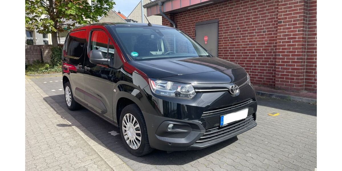 Toyota Proace City 40.148 km 16.416 &euro; Düsseldorf 40221