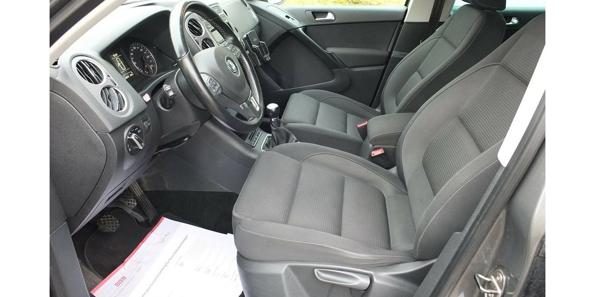 VW Tiguan TEAM orig.ATM ca 52 tkm XENON AHK PARKPILOT 112.432 km 9.408 &euro; Köln 50858