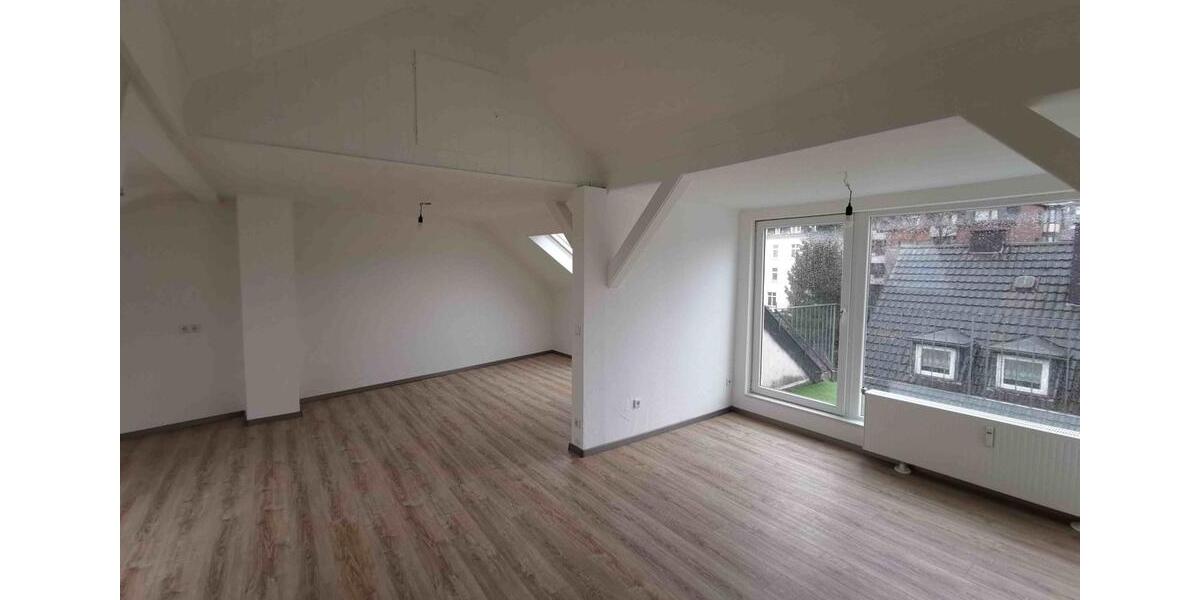 Dachgeschoßwohnung Wuppertal Gemarkung Barmen - 6 Zimmer, 120 m&sup2;, 900&euro; | Angebot:25283149