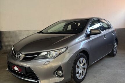 Toyota Auris 108.700 km 9.300 &euro; Solingen 42719