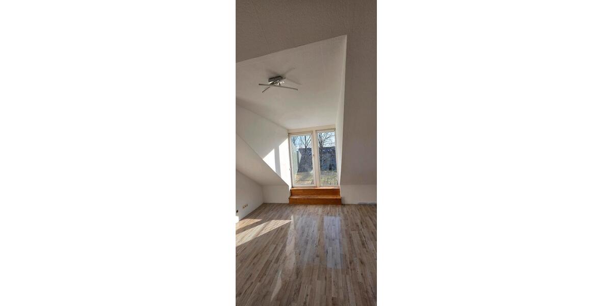 Dachgeschoßwohnung Köln Mülheim - 3 Zimmer, 80 m&sup2;, 910&euro; | Angebot:26039414