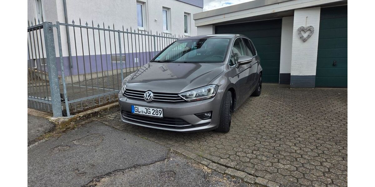 VW Golf Sportsvan 141.000 km 9.500 &euro; Leverkusen 51373
