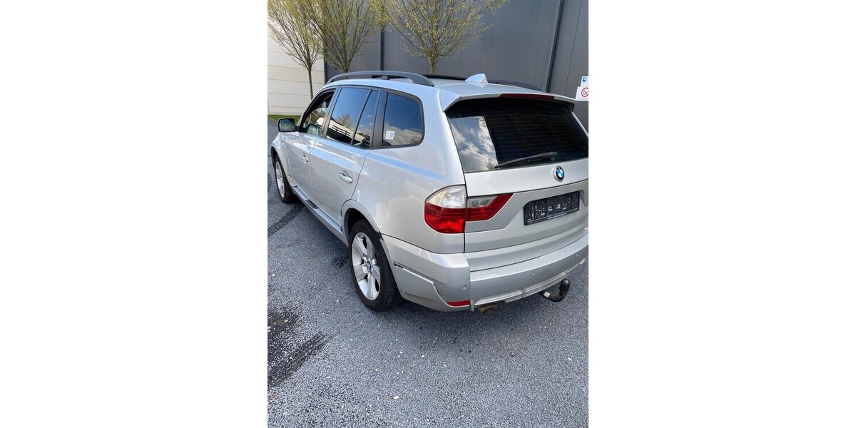 BMW X3 xDrive20d Aut/PANORAMA.SPORTSITZE:18-ZOLL.P 223.000 km 2.990 &euro; Hilden 40721