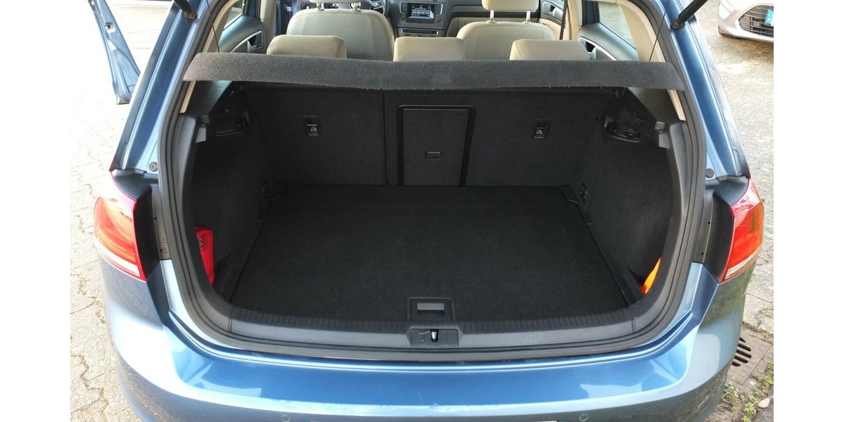 VW Golf VII COMFORTLINE PANORAMADACH KLIMAAUTOMATIK 1 150.000 km 9.888 &euro; Köln 50858