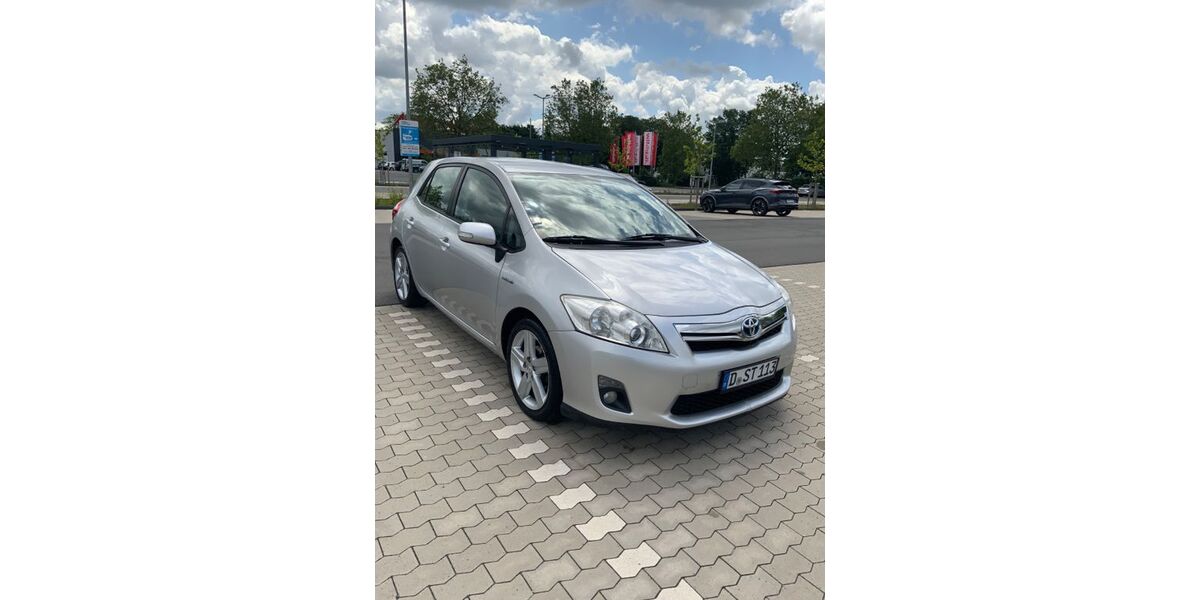 Toyota Auris 157.600 km 8.300 &euro; Düsseldorf 40599