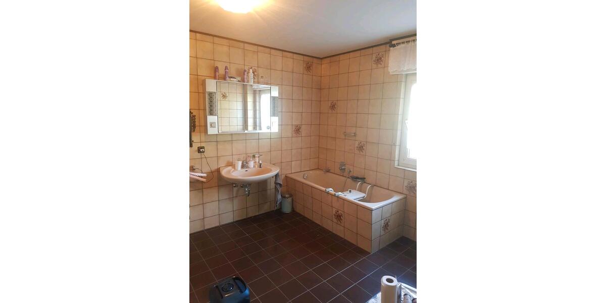 Hochparterre Bergisch Gladbach - 3 Zimmer, 110 m&sup2;, 1.280&euro; | Angebot:23684098