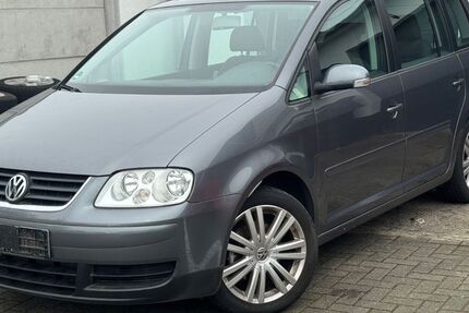 VW Touran 158.600 km 4.200 &euro; Leverkusen 51371