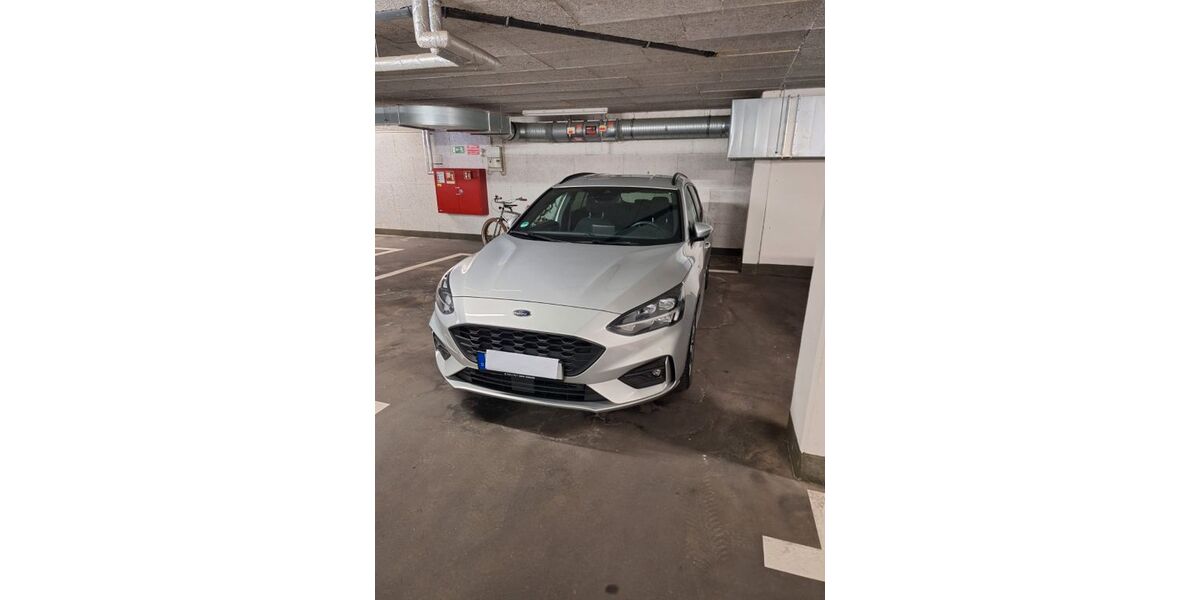 Ford Focus 102.000 km 9.400 &euro; Düsseldorf 40589