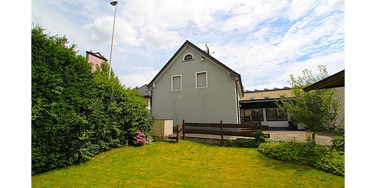 Kernsaniertes Einfamilienhaus mit (Bau)-Grundstück und großem Anbau mit vielen Nutzungsmöglichkeiten - Einfamilienhaus Solingen Ohligs | Angebot:23472326